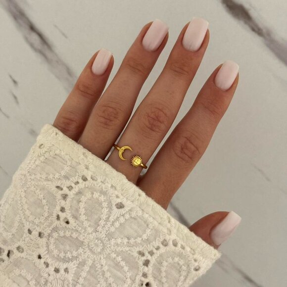 SKU0252 Gold SUN Moon Shape Women Retro Fashion Ring Stainless steel + gift bag - Picture 3 of 3